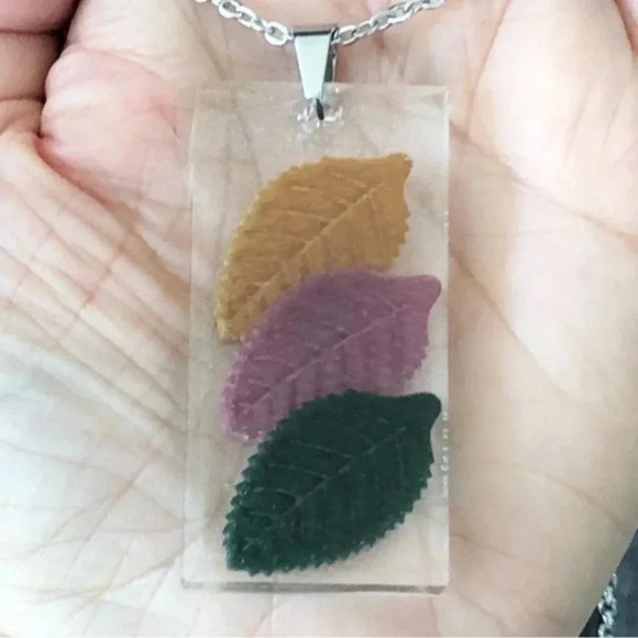 Triple Leaf Resin Rectangle Stainless Steel Necklace Handmade New NWT - Picture 1 of 4